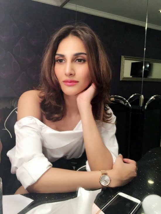 Befikre in London! Vaani Kapoor and Ranveer Singh brave London weather to promote Befikre Vaani Kapoor looked gorgeous for Befikre's Bradford promotional activities